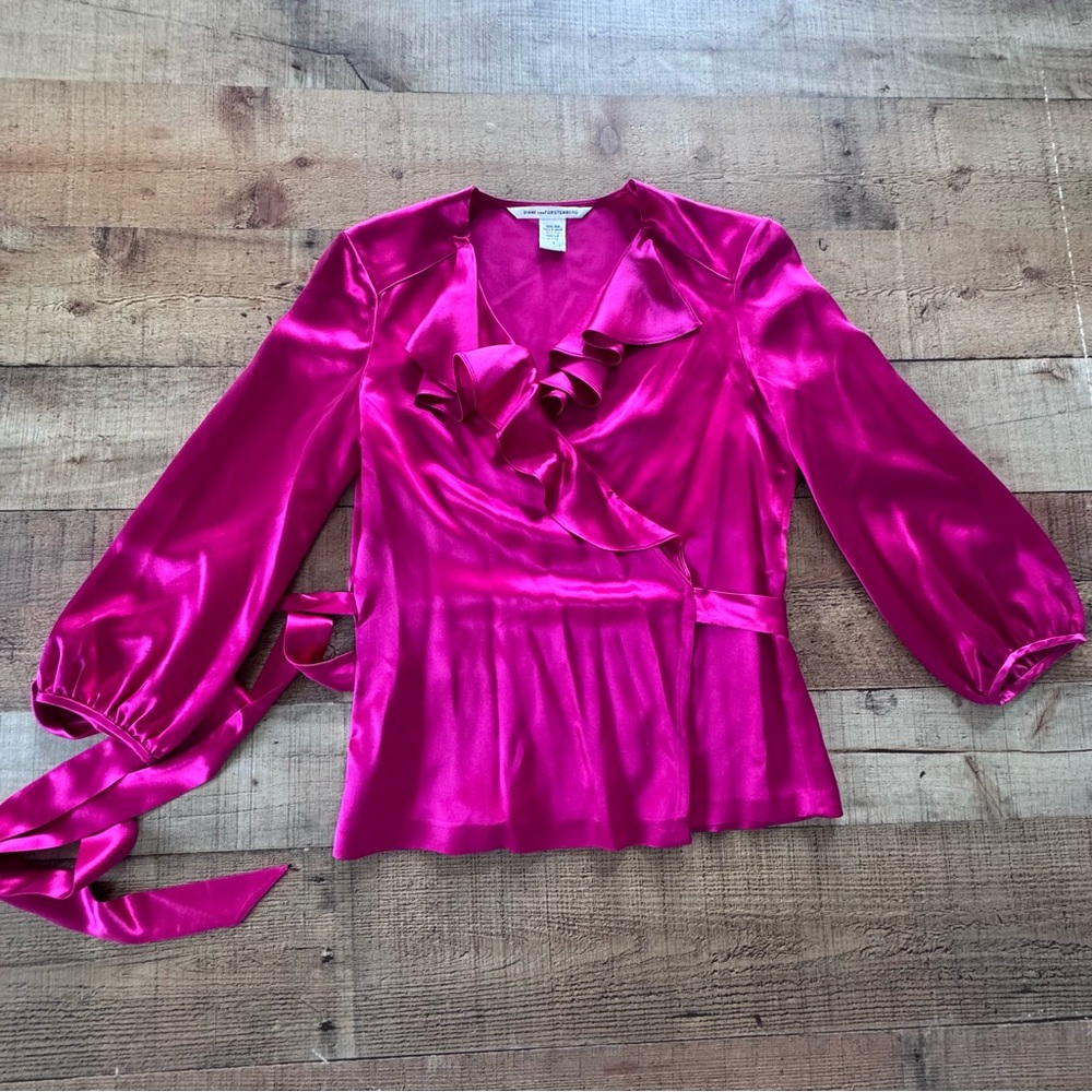 Diane Von Furstenberg 100% Silk Ruffle Wrap Around Blouse Fuchisa Pink Size 4